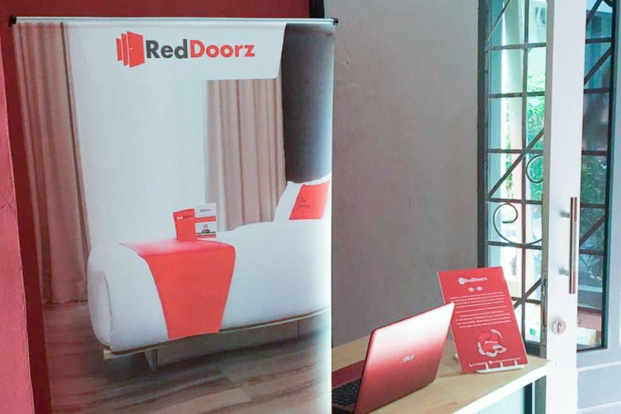 Reddoorz @ Simpang Lima Jupiter Sorong Exterior foto