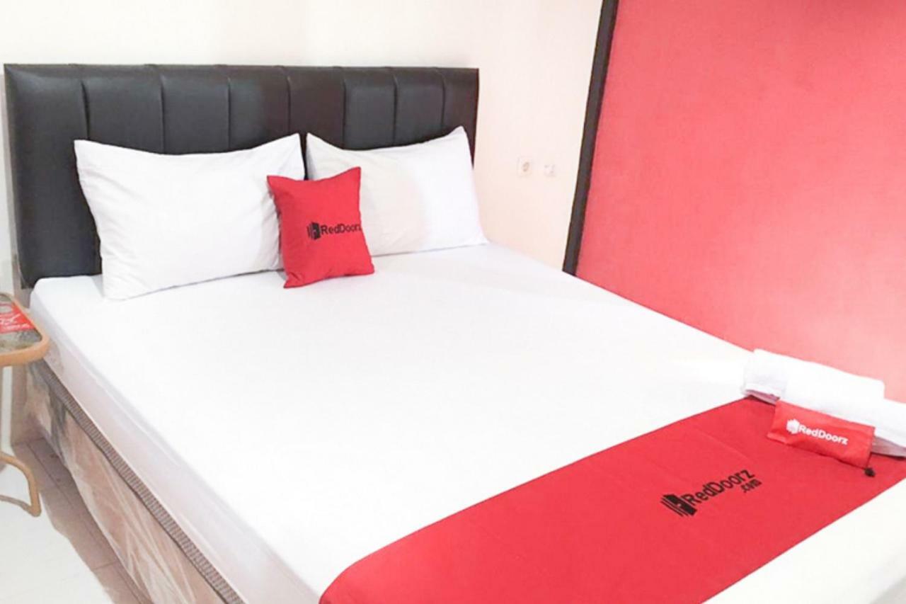 Reddoorz @ Simpang Lima Jupiter Sorong Exterior foto